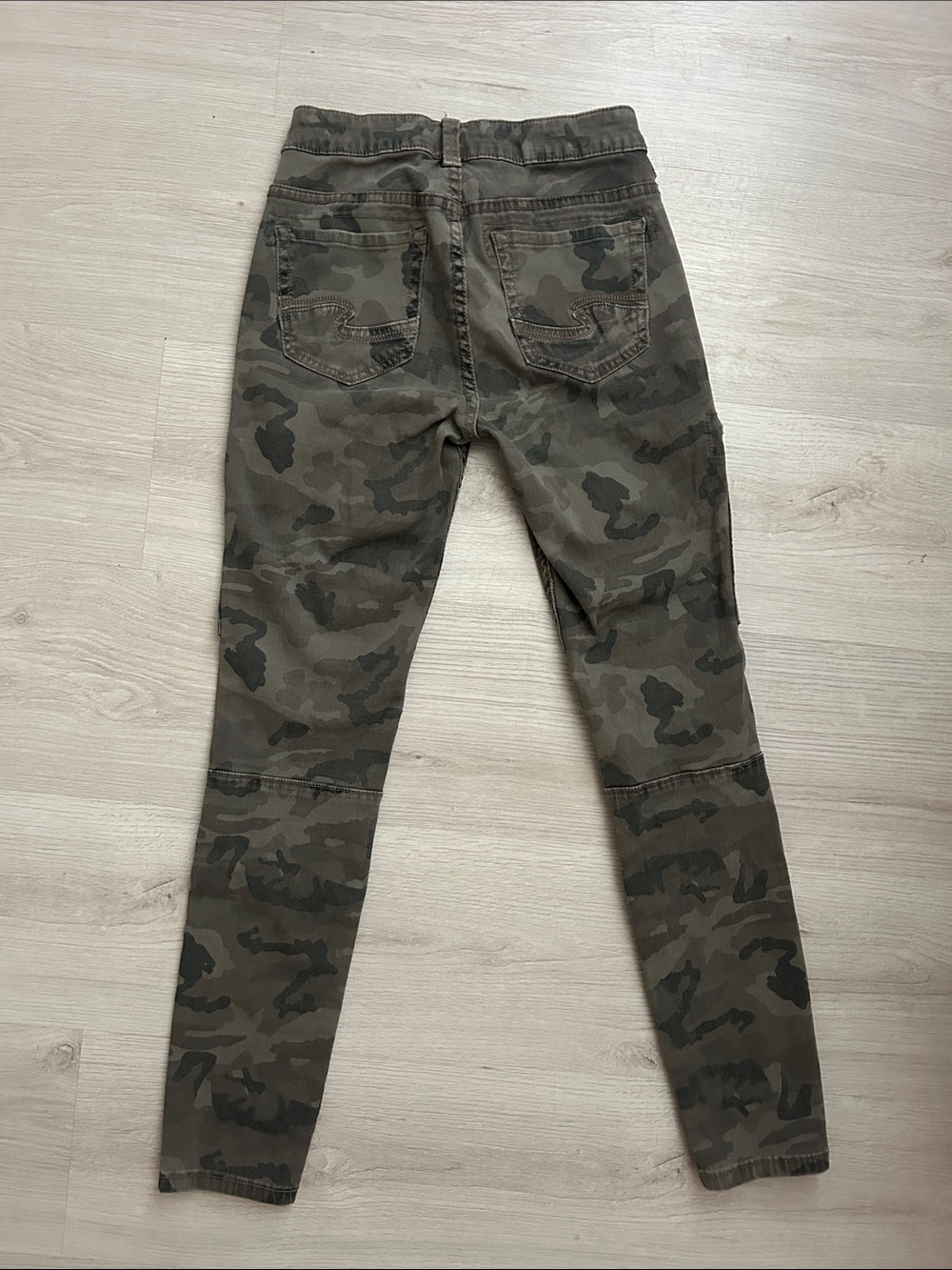 Silver Jeans Olive Camo Cargo Pants - Picture 6 of 8